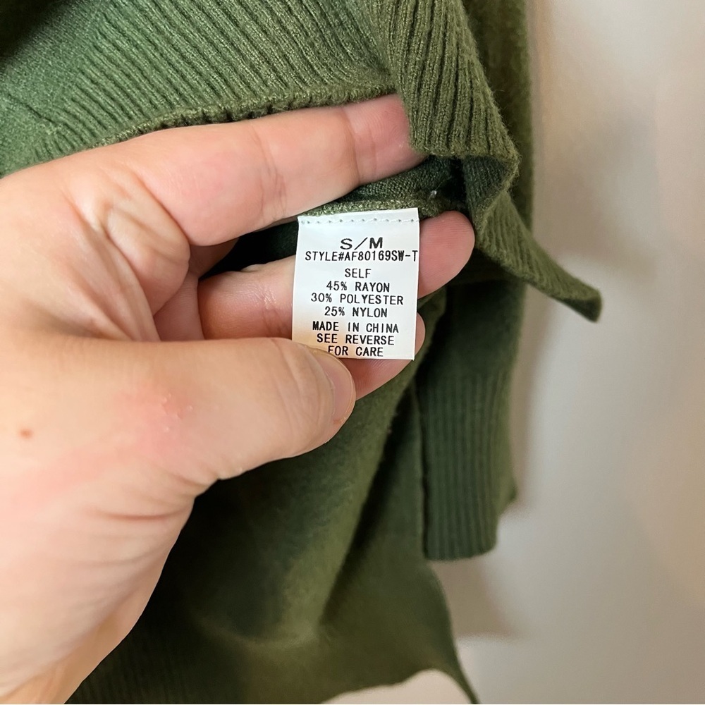 Akaiv Dark‎ Green V-Neck Sweater S/M - Picture 4 of 7